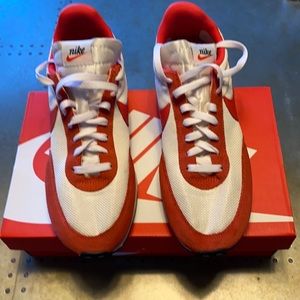 Nike Tailwind Size 9.5 Red and White